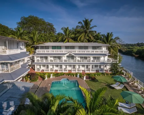 Stone Wood Riverfront Resort, Siolim Hoteles en Siolim