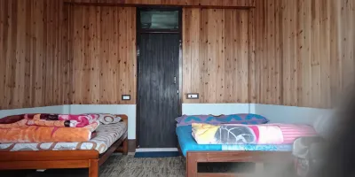 Vamoose Shri Ganesh Homestay Hotels near Chitrey Waterfall