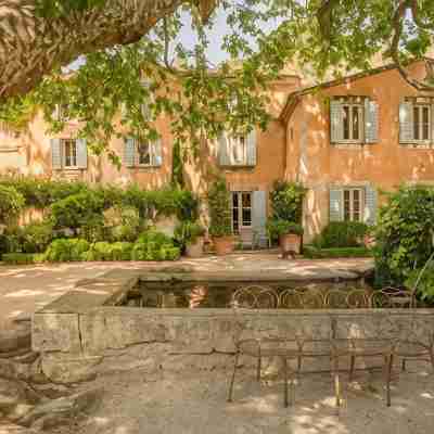 Baumanière - Les Baux de Provence Hotel Exterior