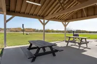 Eagle's Den Suites Kenedy a Travelodge by Wyndham