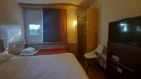 Ibis Roanne Hotels in Regny