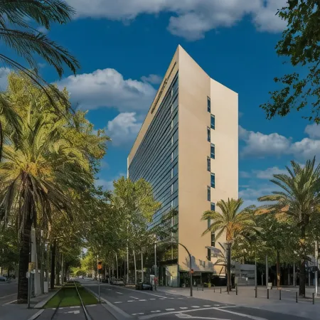 Four Points by Sheraton Barcelona Diagonal Отели рядом с достопримечательностью «Побленоу»