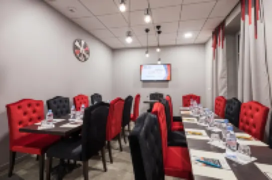 โฮเต็ล วิคตอเรีย ลียง เซ็นเตอร์ เปร์ราช คอนฟลูเอนซ์