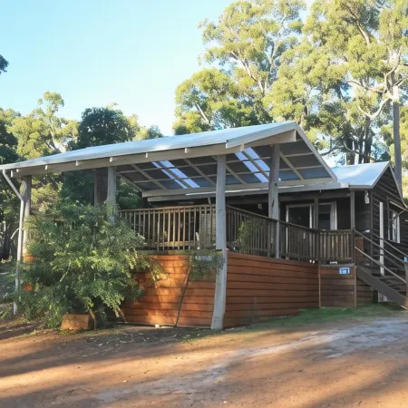 Jarrah Glen Cabins Отели в г. Наннап