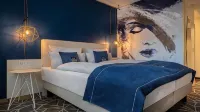 Holiday Inn - the niu, Ridge Halle Central Station Hotels in 