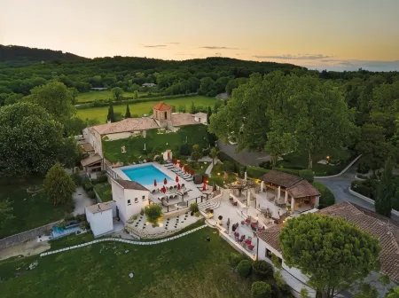 Le Domaine du Colombier Отели в г. Шатонёф-дю-Рон