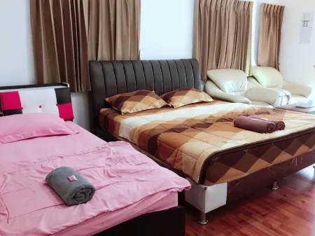 Rim Bueng Suan Prik Resort Отели рядом с достопримечательностью «Wat Sala Loy»