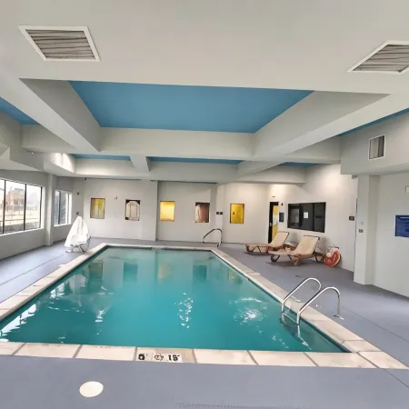 Days Inn & Suites by Wyndham Russellville