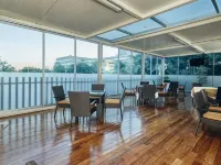 هوتل ديل برادو Hotels near سان رافائيل