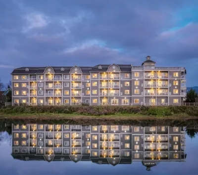 Rivertide Suites Hotels near Safeway