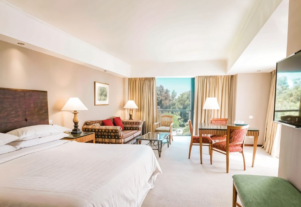 Sheraton Pilar Hotel & Convention Center Over view