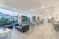 Silver Seahorse Garden Retreat