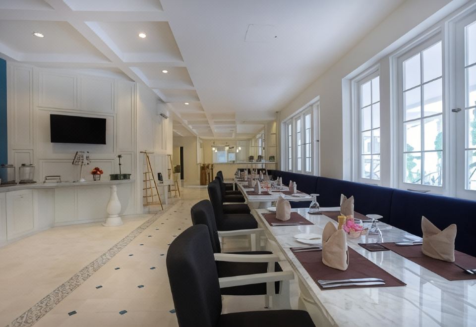 아말피 호텔 스미냑의 모던한 외관 또는 로비