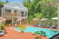 Sovereign Hotel - Pools