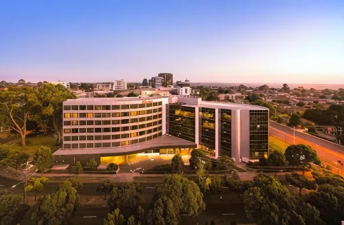 Ibis Melbourne Glen Waverley - parking