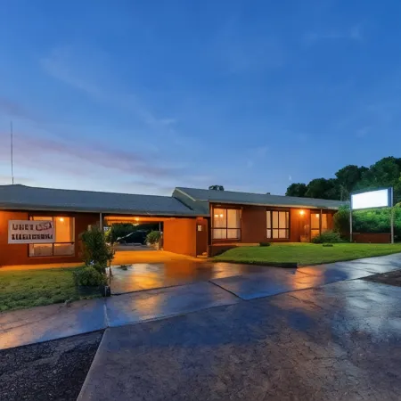 Country Roads Motor Inn Отели в г. Наррандера