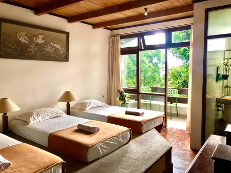 Villa Bergas 5BR Отели рядом с достопримечательностью «Kampung Rimba Camp»