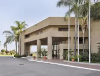 Travelodge by Wyndham Commerce Los Angeles Area St Francis Xavier Church Catholic Church附近的飯店