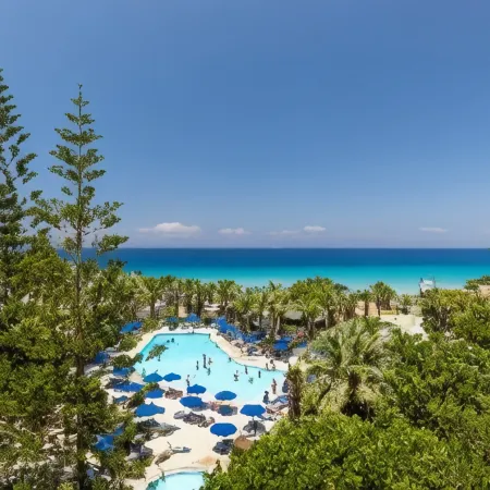 Blue Horizon Hotel Отели рядом с достопримечательностью «Гора Филеримос»