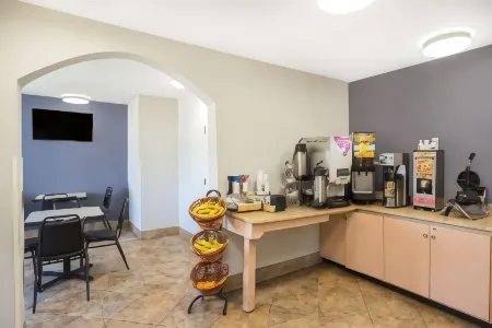 Microtel Inn & Suites by Wyndham Bowling Green