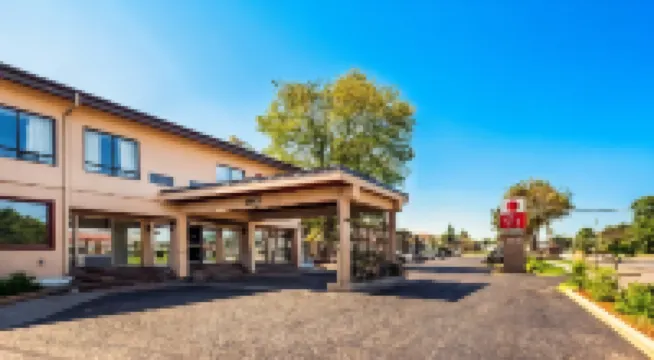 Best Western Plus Ottawa Kanata Hotel  Conference Centre Hotel berhampiran Britannia Yacht Club