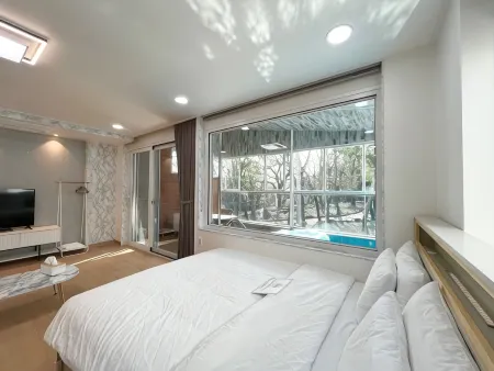 Geoje Island Hammer 717 Pool Villa Отели рядом с достопримечательностью «Hakdong Mongdol Beach»