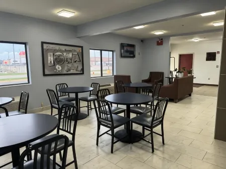 Super 8 by Wyndham Mason City