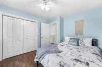 Steps to the Lake- Cozy 2 Bedroom Retreat