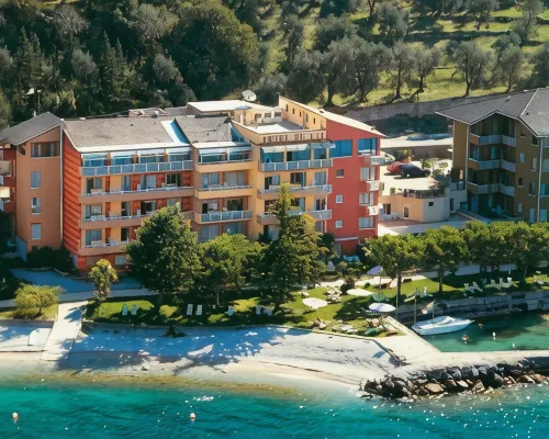 ホテル ドゥ ラック - リラックス アティチュード ホテル ブレンゾーネ・スル・ガルダのホテル