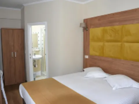 Sun Hotel โรงแรมในIxelles