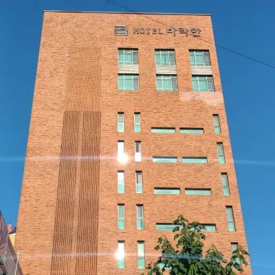 Hotel Barahan Jeonju Отели рядом с достопримечательностью «Стадион Чонджу»
