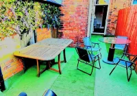 COZY,LUXURY AND STYLISH TWO BEDROOM HOMEwith Garden, Gym & Work spaces. - Gym
