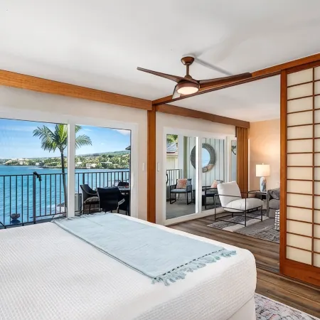 Super Clean~Ocean Front! Watch Whales & Dolphins While Having Your Coffee