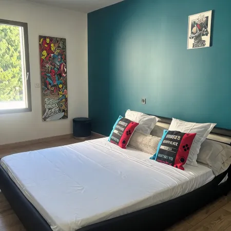 Contemporary home in Vaison-la-Romaine  Comfort, light & heated pool in Provence