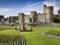 Howfield Hotel Hotels in Town