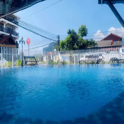 Vang Vieng Sky Mountain Hotel バン ラオ レストラン周辺のホテル