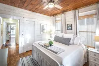 Summerwind: Award Winner! Pool, Firepit & 3 Blocks to Beach - Private Pools