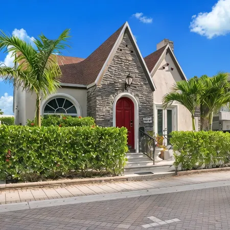 Modern 3 Bedroom House in Hollywood Beach Castle