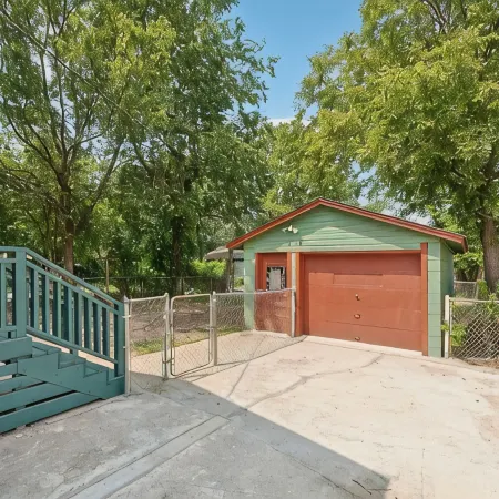 Charming  2-bedroom two bath  house in fantastic Tulsa with office/ fitness room