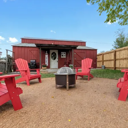 Gorgeous Barn Cabin 10Min from Main St!