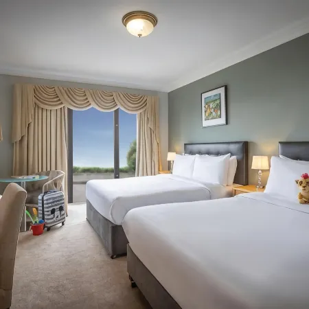 Shoreline Hotel