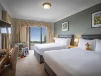 Shoreline Hotel