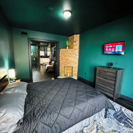The Nightcap - Luxe 2BR - Downtown Williamsport