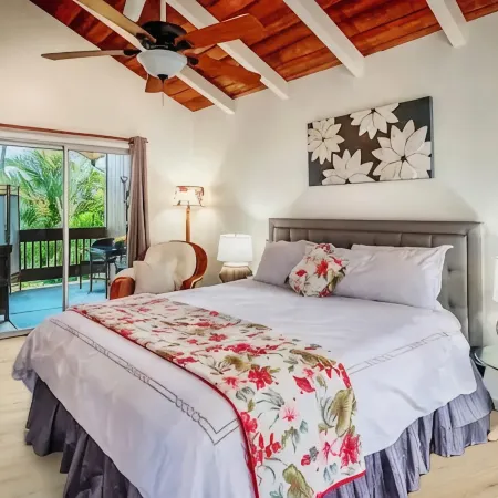 Chic Aloha Studio in Superb Princeville, w/AC & WiFi Explore Beautiful Napali!