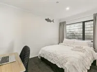 Modern 1BR Flat, Private Entry, Full Kitchen-30 minutes' drive to Wellington CBD Hotels in Upper Hutt