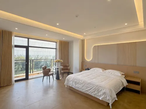 Dongxing Huiyuan Scenic Hotel (Golden Beach on Wanwei Island)