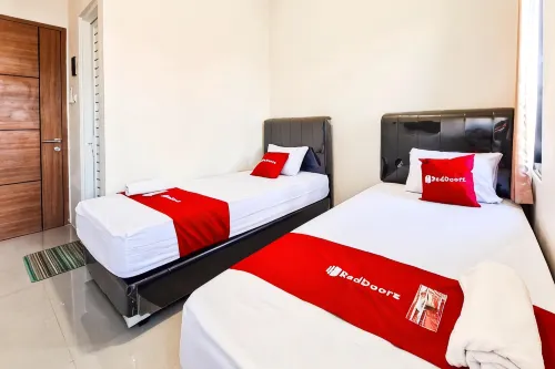 RedDoorz near Stasiun Purwokerto 2 - Misafirhane