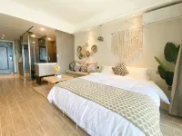Liwan Vacation Homestay (Wuchuan Loong Bay Texas Water World) - balcony