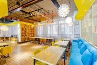 Mengjing Rainbow Hotel (Kunming Station Huancheng South Road Subway Station)