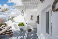 Morfes Luxury Suites by Caldera Houses